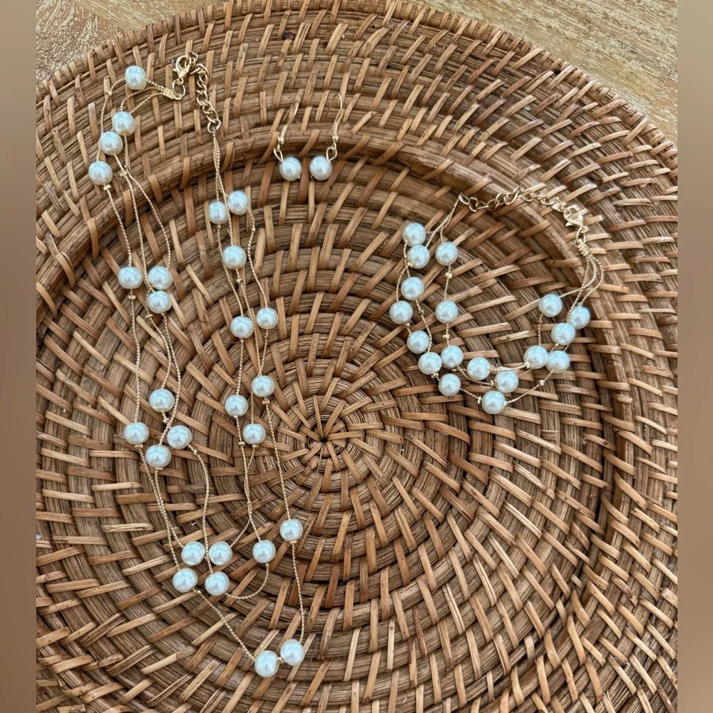 NWT White and Gold Pearl Necklace, Bracelet, Earrings set